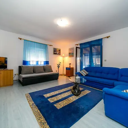 Bozena Apartment *